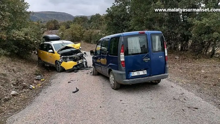 Bilecik'te 2 araç kafa kafaya çarpıştı: 1 yaralı