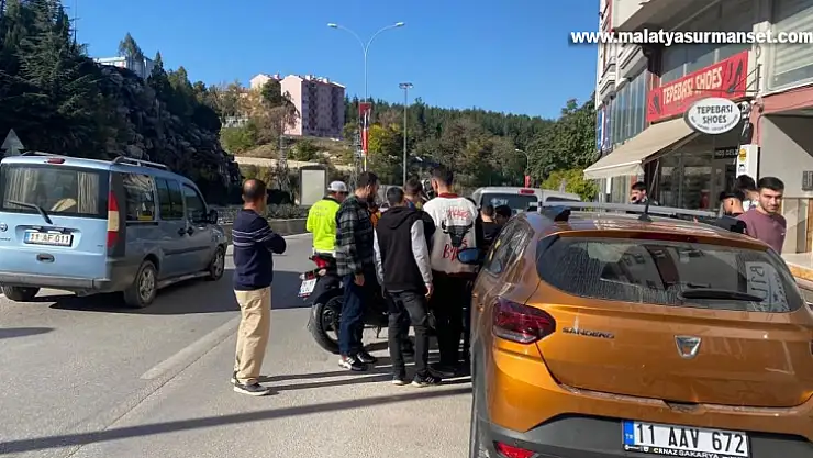 Bilecik'te motosiklet yayaya çarptı: 2 yaralı