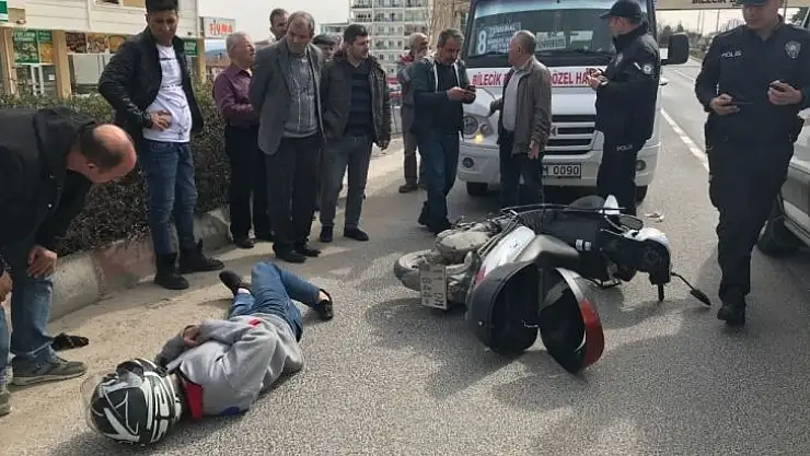 Bilecik'te motosiklet ile minibüs çarpıştı, 2 kişi yaralandı