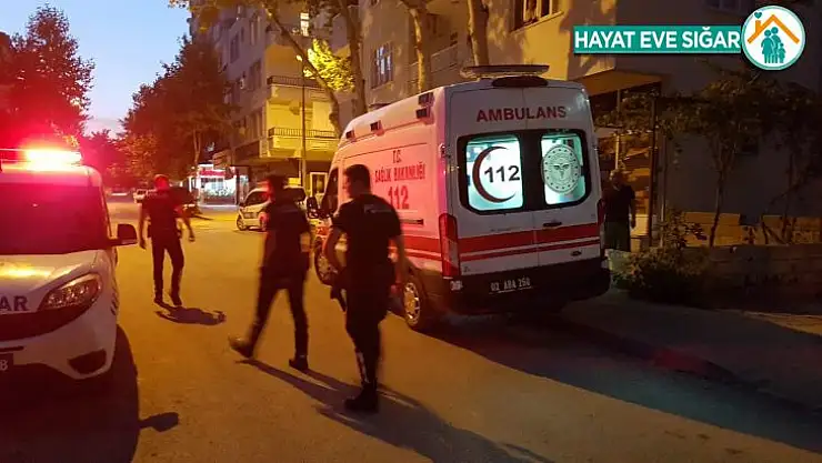 Binadan atlamak isteyen kadını polis ikna etti