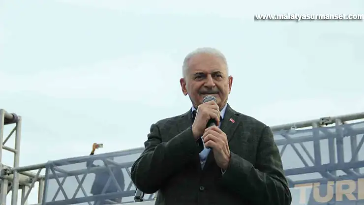 Binali Yıldırım: İzmir'in sömürgecilerin, PKK'lıların, FETÖ'cülerin desteğine ihtiyacı yoktur