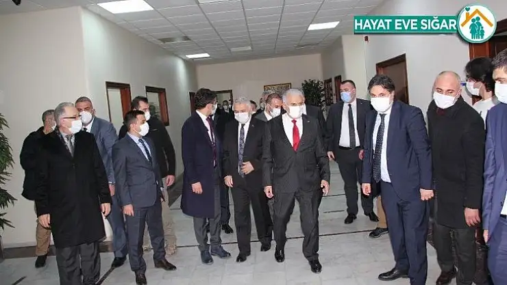 Binali Yıldırım'dan yerli aşı çalışmalarının geliştirildiği fabrikaya ziyaret