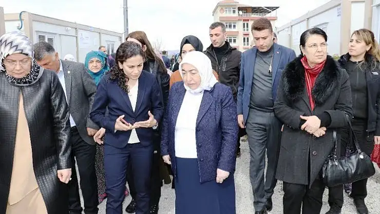 Binali Yıldırım'ın eşi Semiha Yıldırım'dan depremzedelere ziyaret