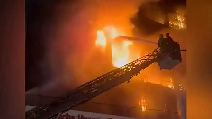 Bir Anda Bina Alev Topuna Döndü! En Az 50 Ölü!