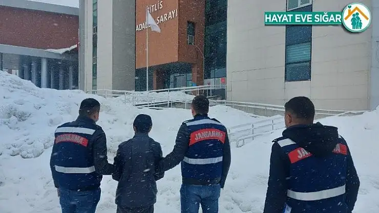 Bir minibüste 52 göçmen yakalandı