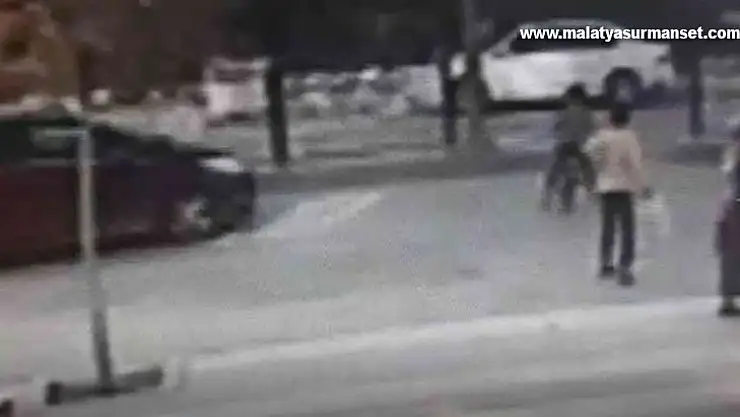 Bisiklet süren çocuğa araba çarptı, hemşire çıkan sürücü müdahale etti