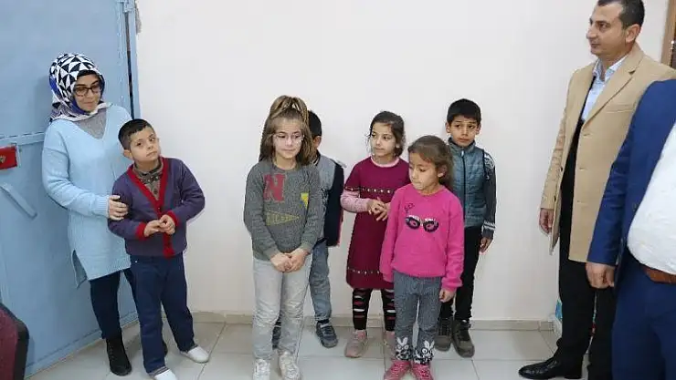 Bismil'de 300 öğrenciye kışlık giysi yardımı