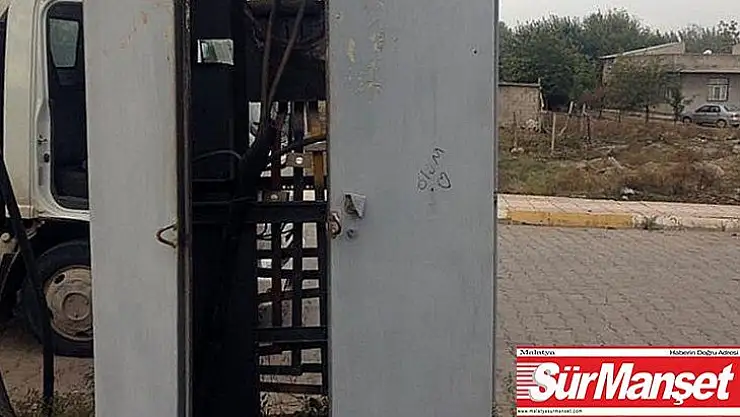 Bismil'de kapağı kırılan panoyu Dicle Elektrik onardı