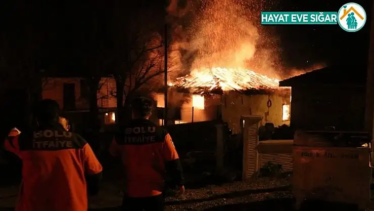 Bolu'da kullanılmayan eski cami alev alev yandı