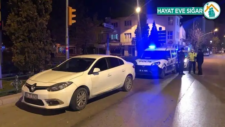 Boş sokaklarda alkollü araç kullanırken yakalandı