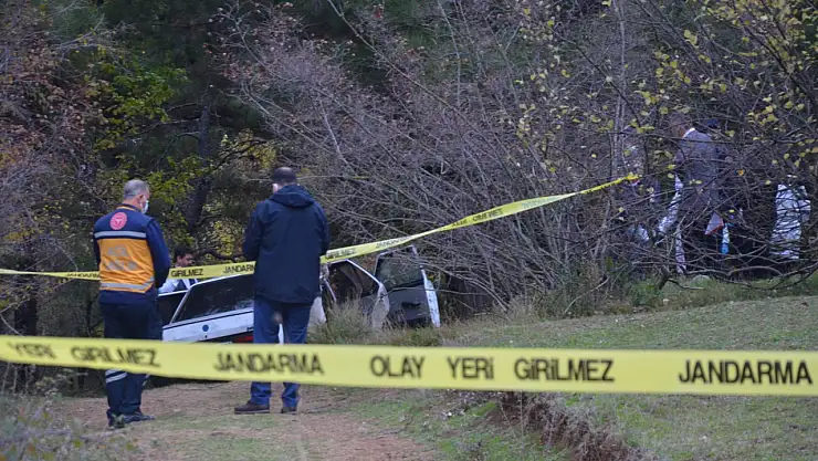 Boşandığı eşini otomobilde vurup canına kıydı