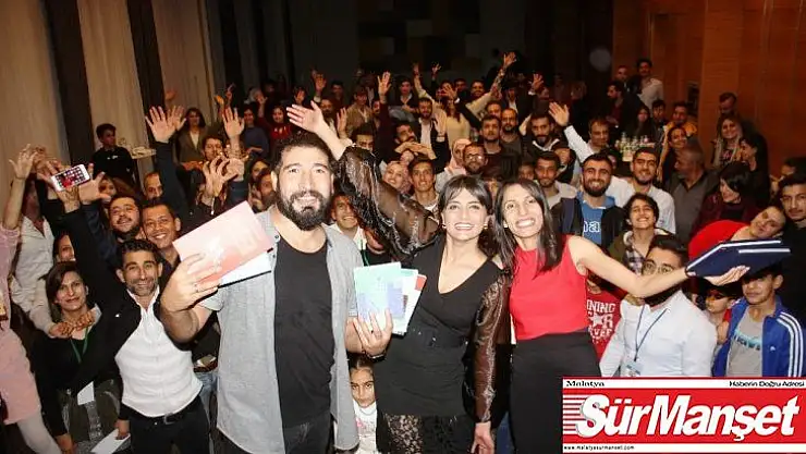 Bu konserin girişleri parayla değil kitapla