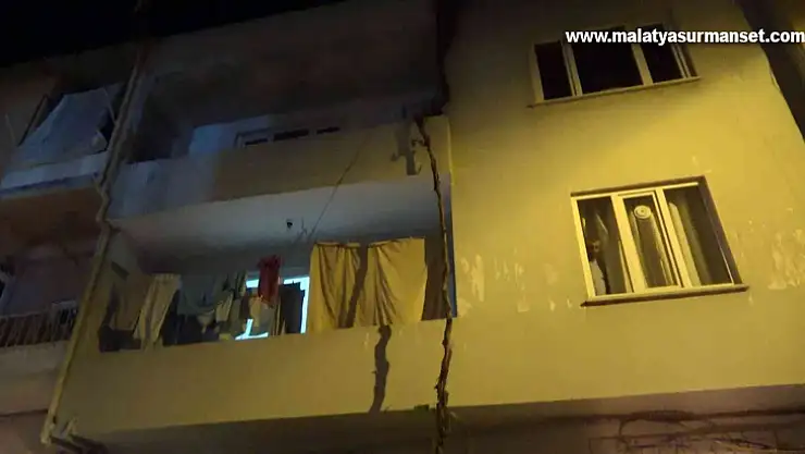 bir kadın evinde bıçaklanmış halde ölü bulundu