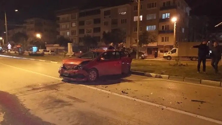 Bursa'da zincirleme trafik kazası: 1 yaralı