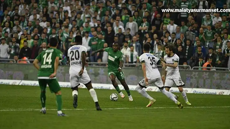 Bursaspor'da Thievy Bifouma süresiz kadro dışı bırakıldı