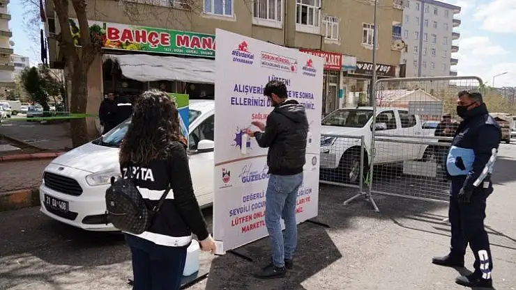 Büyükşehir Belediyesi semt pazarlarında maske ve eldiven denetimini sürdürüyor