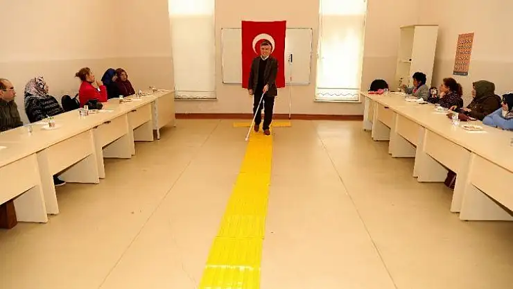 Büyükşehir Belediyesinden görme engellilere bağımsız hareket eğitimi