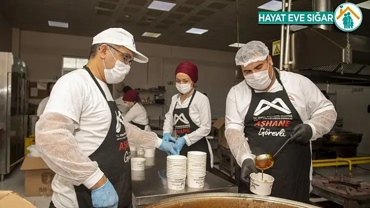 Büyükşehir Belediyesinden pandemide 500 bin sıcak yemek