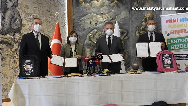 Büyükşehir'den 60 bin ilkokul 1'inci sınıf öğrencilerine kırtasiye seti