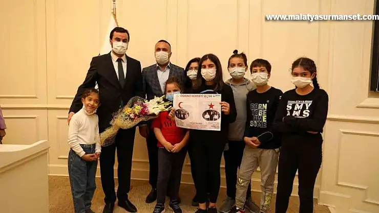 Büyükşehir'in meclis toplantısı, ilkokul öğrencileriyle renklendi