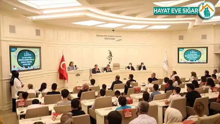 Büyükşehir, LGS'de ilk 50'ye giren öğrencileri ödüllendirdi
