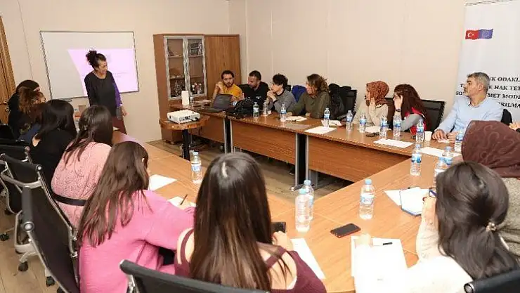 Büyükşehir personeline 'Çocuk odaklı belediyecilik' ve 'stratejik planlama' eğitimi