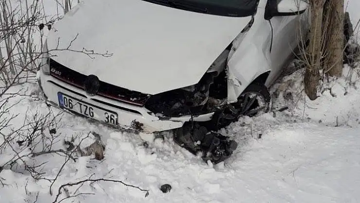 Buzda kayan otomobil şarampole yuvarlandı