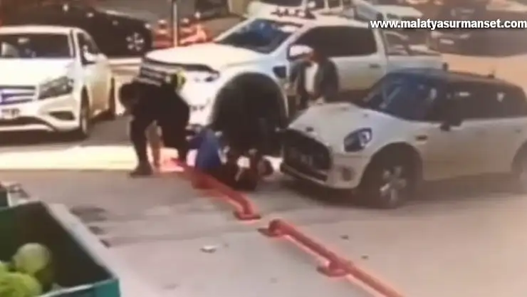 Caddede karşılaşan husumetlilerin silahlı kavgası kamerada