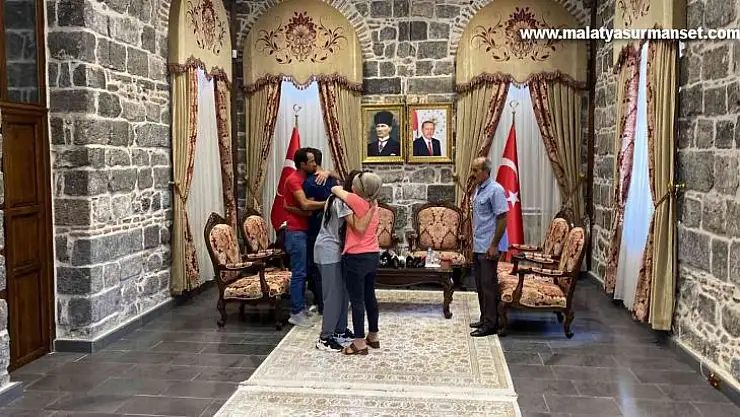 Çağrılara kulak verip teslim olan örgüt mensupları aileleriyle buluştu