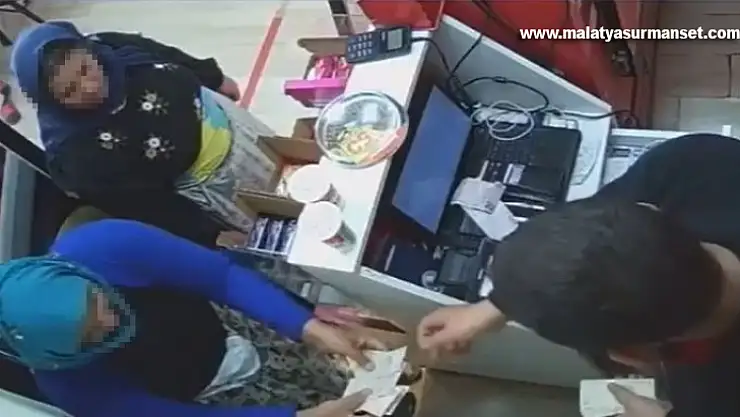 Çaldığı parayı cüzdanına koyan 'tırnakçı' kameraya yansıdı