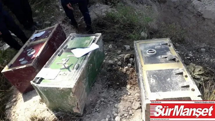 Çaldıkları çelik kasaları toprağa gömerek saklamışlar