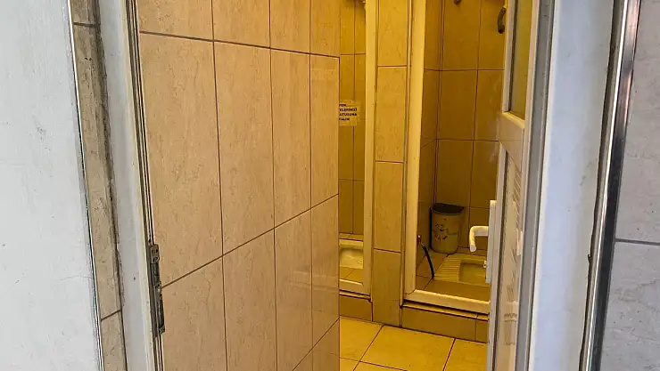 Cami tuvaletinde şüpheli ölüm