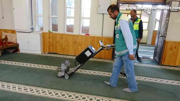 Cami ve türbelerde bayram temizliği