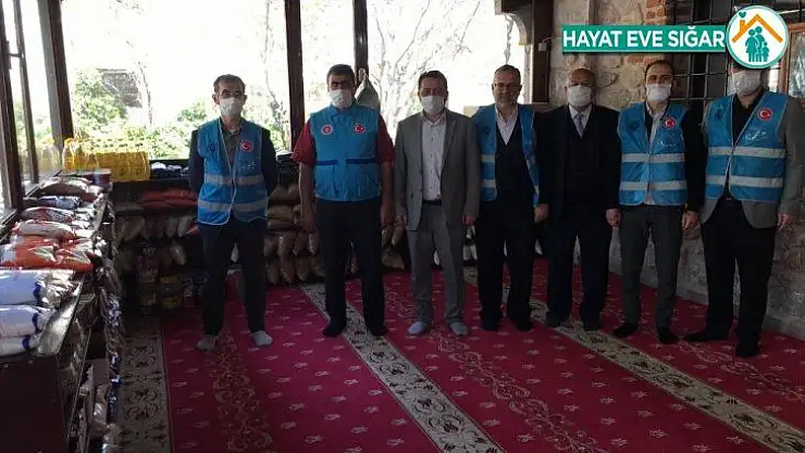 Camiler ihtiyaç sahiplerine aracılık ediyor