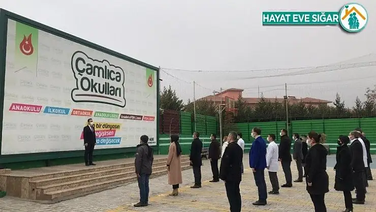 Çamlıca okullarında istiklal marşı