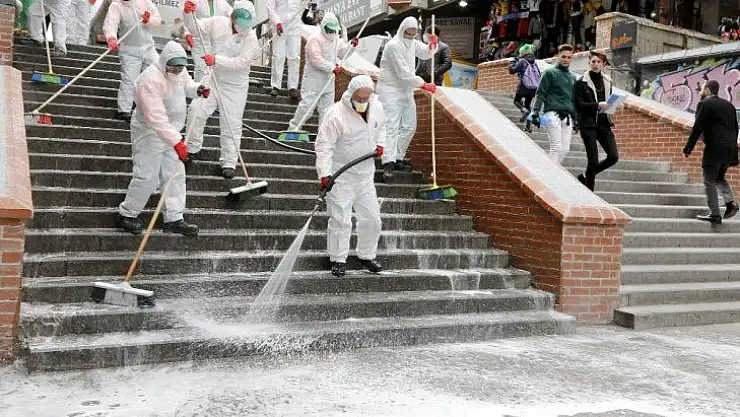 Çankaya'da farklı noktalarda dezenfektan hizmeti