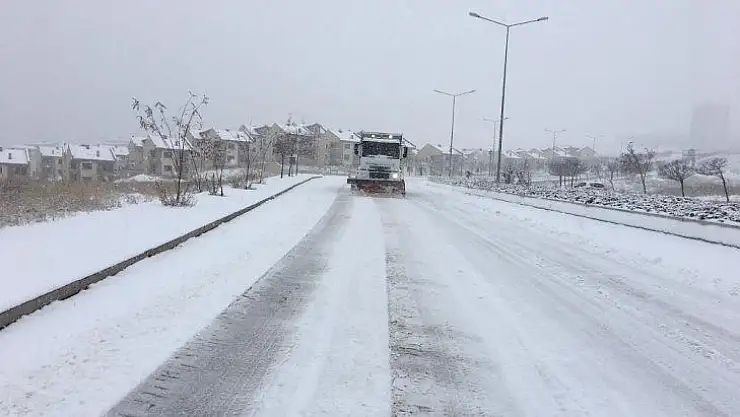 Çankaya'da karla mücadele başladı