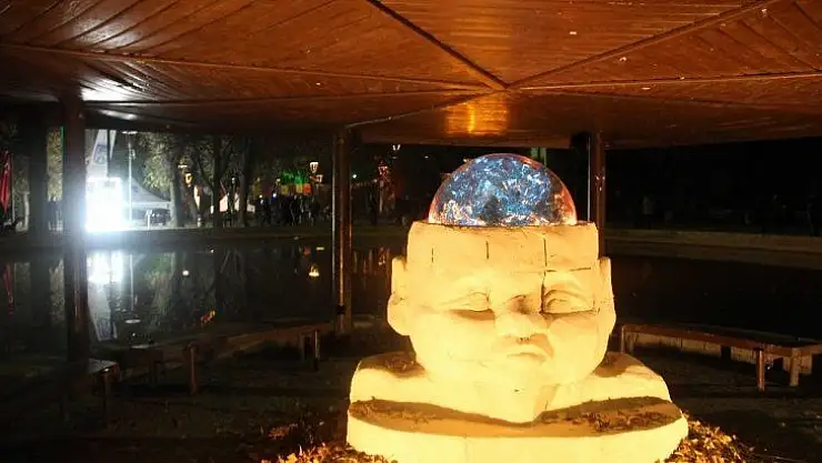 Çankaya'dan tüm dünyaya 'Şiddete karşı karanlığı aydınlat' çağrısı