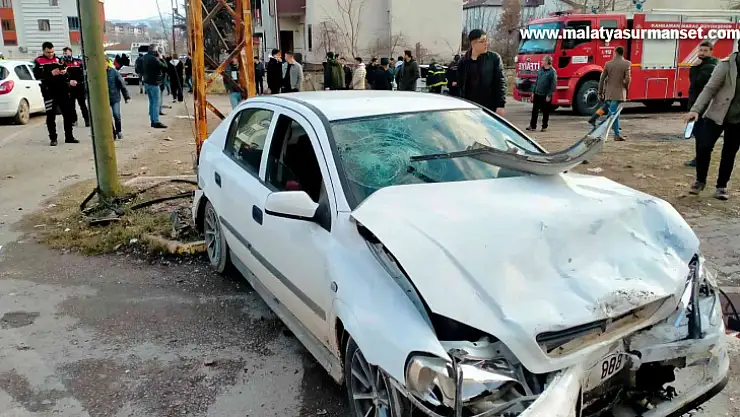 Çarpmanın etkisiyle savrulan otomobil anne ve oğlunu ezdi: 6 yaralı