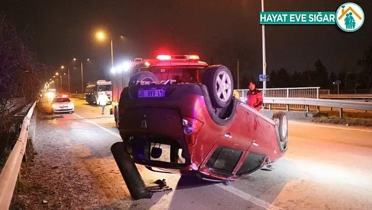 Çarptığı tırın sürücüsüne küfür etti, takla atan aracını bırakarak kaçtı