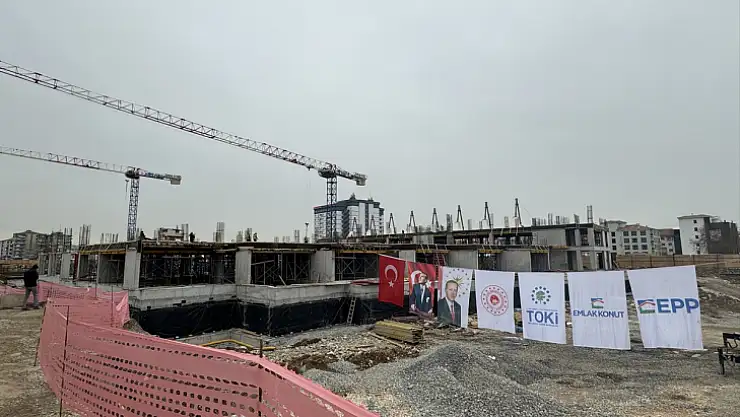 Çarşı merkezinde inşaatlar yükselmeye başladı
