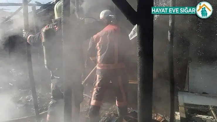Çatı yangını ucuz atlatıldı