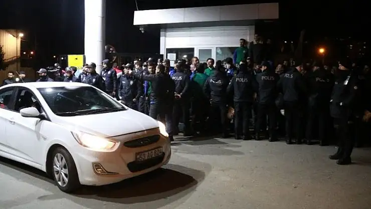 Çaykur Rizespor taraftarından tesislerde protesto