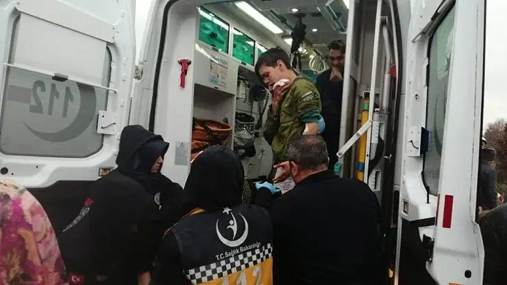 Çekmeköy'de İETT otobüsü yan yattı  1'i ağır 12 yaralı