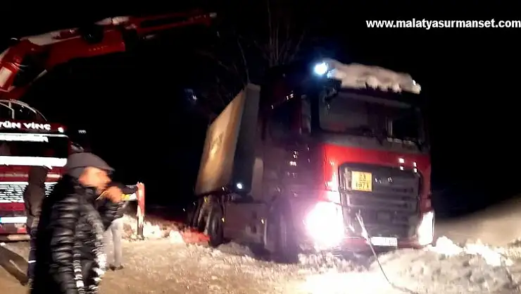 Çelikhan'a doğalgaz taşıyan tanker kurtarıldı