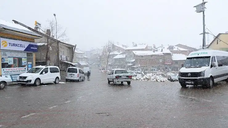 Çelikhan'da kar yağışı başladı