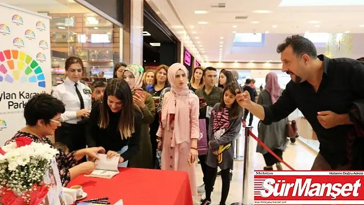 Ceylan Karavil Park AVM yazar İclal Aydın'ı kitap severle buluşturdu