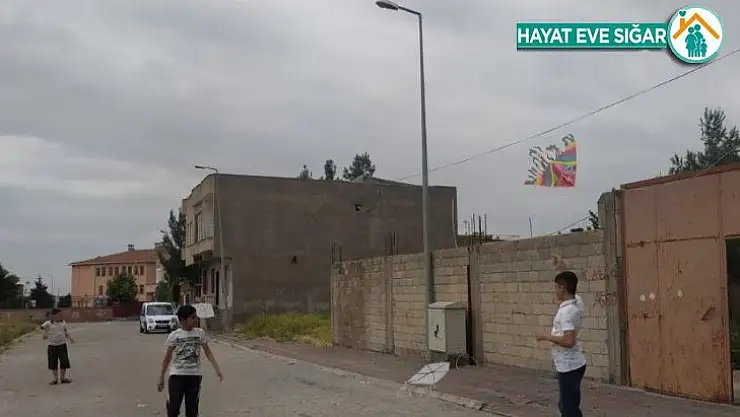 Çınar'da çocukların uçurtma keyfi