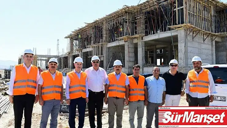 Çınar, yapımı devam eden Gençlik Merkezi'ni inceledi