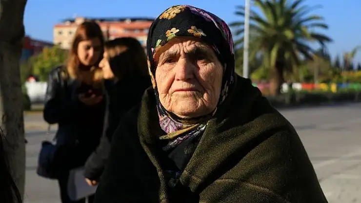 Cinsel saldırıya uğrayan yaşlı kadın duruşma öncesi gözyaşı döktü